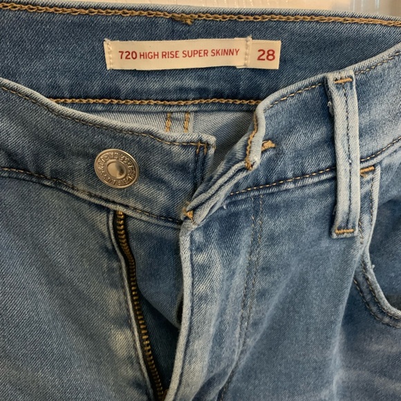 720 high rise super skinny Levi’s - Picture 2 of 4